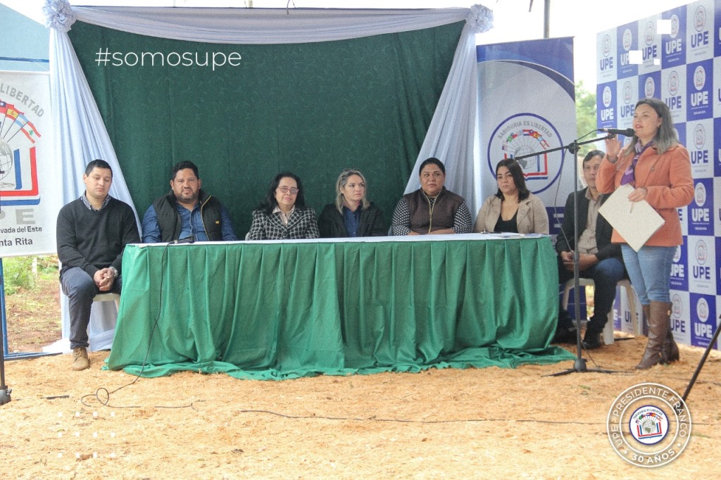 Alumnos realizan jornada de presentación de trabajo en campo experimenta